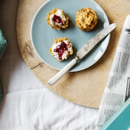 Φρεσκοψημένα scones αμυγδάλου για το πιο απολαυστικό πρωινό
