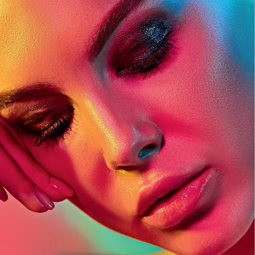 Φωτοθεραπεία προσώπου στο σπίτι ή τον δερματολόγο: Τα οφέλη της και σε ποιες περιπτώσεις σε βοηθάει;