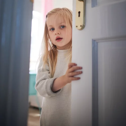 Σας έπιασε το παιδί στο κρεβάτι; Πώς θα το διαχειριστείς;