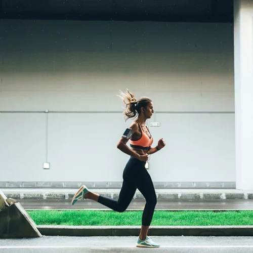 Πώς θα κάνεις φόρτιση υδατανθράκων πριν το Μαραθώνιο και κάθε αγώνα; Διατροφική προετοιμασία για δρομείς από τον Μάνο Δημητρούλη