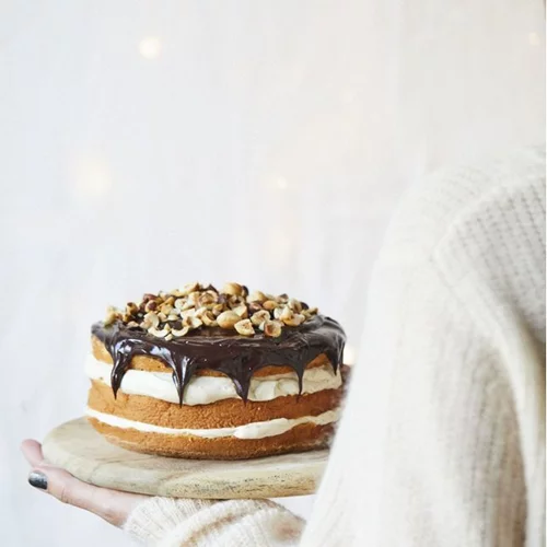 Δοκιμάσαμε αυτό το κέικ με φουντούκια, καφέ και σοκολάτα και ενθουσιαστήκαμε