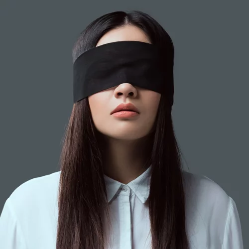 Πώς είναι να τρως στο απόλυτο σκοτάδι; Η ζωή μέσα από τα «μάτια» ενός ανθρώπου με τυφλότητα