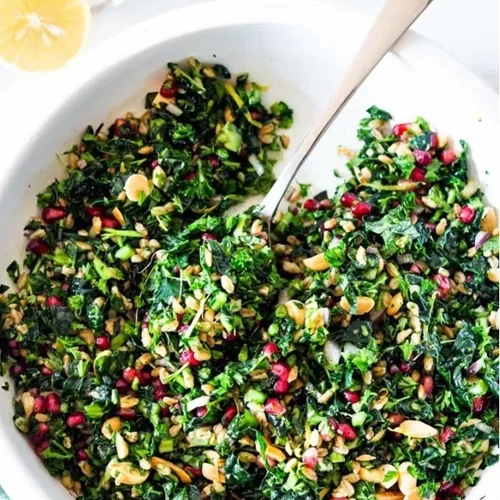 Αυτή η σαλάτα αξίζει 20 λεπτά break από τη δουλειά σου