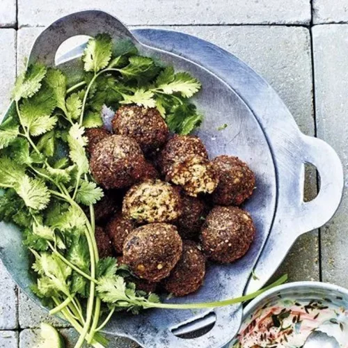 Φτιάξε απόψε κιόλας τα πιο νόστιμα σπιτικά φαλάφελ με σος γιαουρτιού