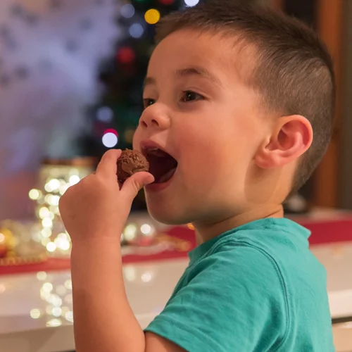 Ζητάει το παιδί σοκολάτα; Τρουφάκια με αβοκάντο ΧΩΡΙΣ ΖΑΧΑΡΗ από τον διαιτολόγο Μάνο Δημητρούλη