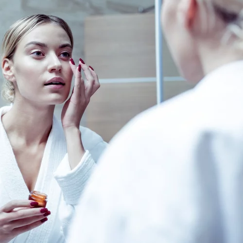 Βραδινή ρουτίνα περιποίησης: Αυτά πρέπει να κάνουμε αν θέλουμε να δούμε διαφορά στην επιδερμίδα