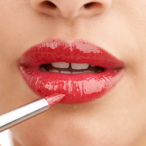 Αγαπάς τα ροζ κραγιόν; Αυτές είναι οι συμβουλές για τέλεια εφαρμογή