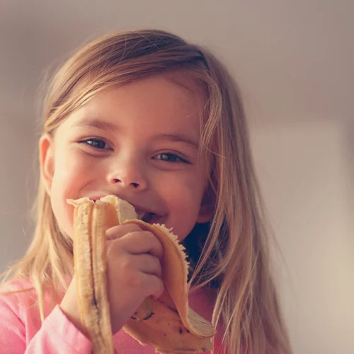 Τι τρώνε τα παιδιά το απόγευμα; Υγιεινές ιδέες για απογευματινό σνακ για παιδιά
