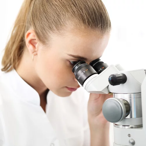 Ελπίδες για θεραπεία για τον κορωναϊό: Συνδυασμός δύο αντιικών φαρμάκων φαίνεται πως έχει αποτέλεσμα