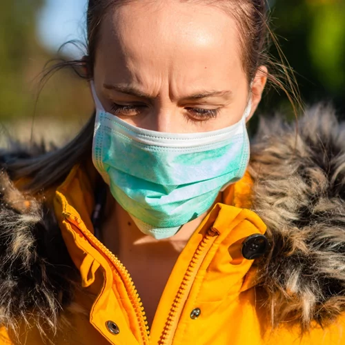 Κορονοϊός στην Ελλάδα: Τι να κάνουμε αν έχουμε συμπτώματα και οι τελευταίες ενημερώσεις