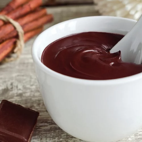 Μάσκα ενυδάτωσης προσώπου με αυγό και κουβερτούρα