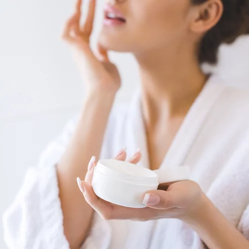 Συστατικά καλλυντικών: Τα 10 πιο αποτελεσματικά συστατικά και οι ιδιότητές τους