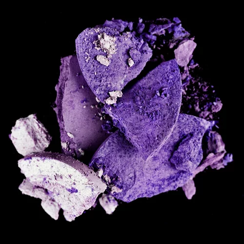 6 beauty looks με μοβ σκια που θα δοκιμάσουμε τώρα για τέλειες selfie