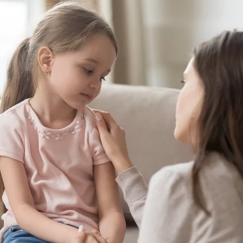 Πώς να μιλήσουμε στα παιδιά για τον κορονοϊό: Χωρίς φόβο αλλά με λογική