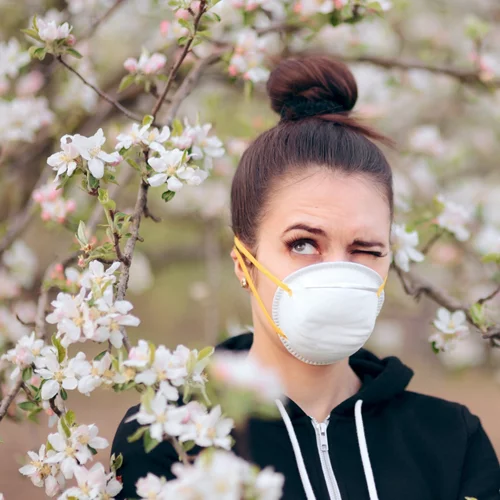 Θα περιοριστεί ο κορονοϊός την άνοιξη; Αρκεί η απομόνωση και τι γίνεται με την αιμοδοσία; Ο πρύτανης του ΕΚΠΑ απαντά