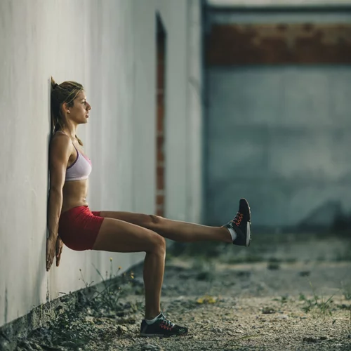 Ασκήσεις στο σπίτι: Γύμνασε όλο το σώμα στον τοίχο με την Χριστίνα Μαυρίδου