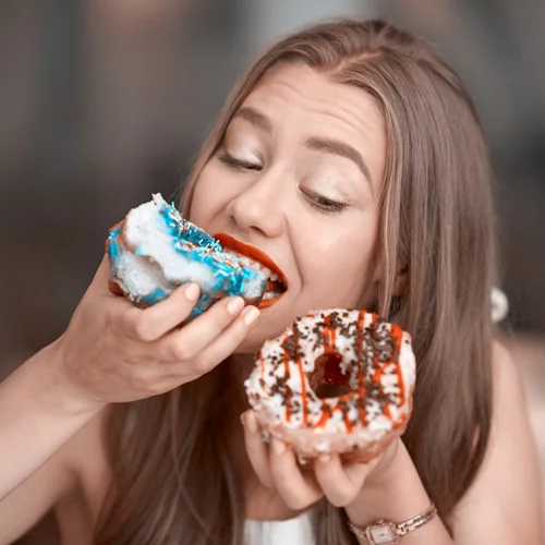 "Όταν έχω άγχος δεν μπορώ να σταματήσω να τρώω" - Τι είναι η συναισθηματική υπερφαγία και πώς αντιμετωπίζεται