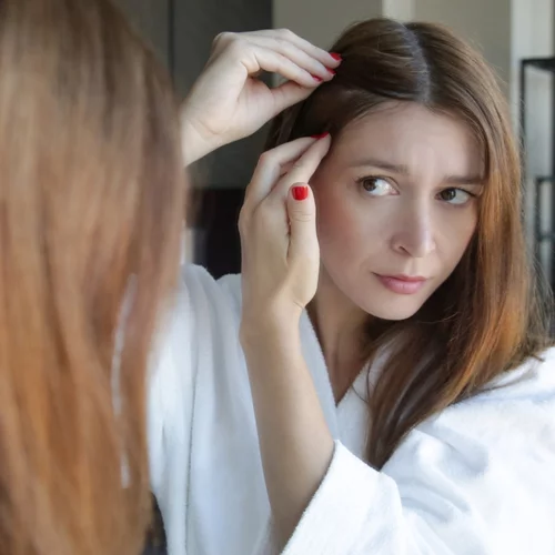 5 + 1 χτενίσματα που καμουφλάρουν τέλεια τις ρίζες