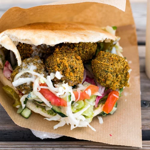 Νηστίσιμα φαγητά: 6 έτοιμα γεύματα για τη νηστεία και πού θα τα βρεις