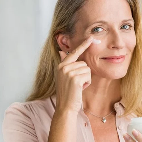 5 +1 συμβουλές ομορφιάς που όλες οι γυναίκες άνω των 50 πρέπει να γνωρίζουν