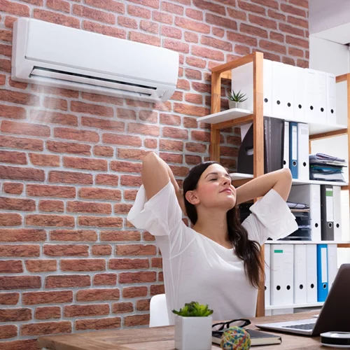 Να ανοίξεις ή όχι το κλιματιστικό; Ο πρύτανης του ΕΚΠΑ Θάνος Δημόπουλος απαντά εάν αυτό είναι επικίνδυνο για την υγεία σου