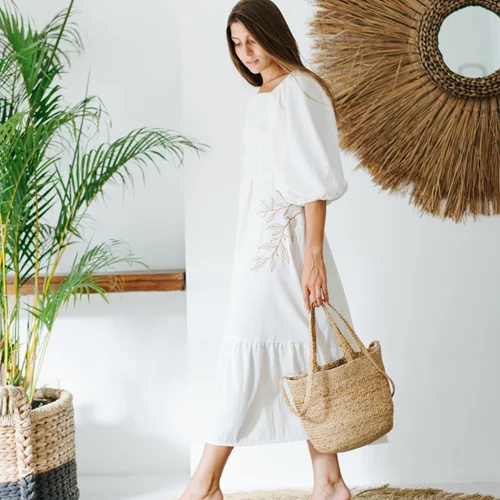 Πέντε βασικά καλοκαιρινά κομμάτια που κάνουν το ντύσιμο να δείχνει ακριβό