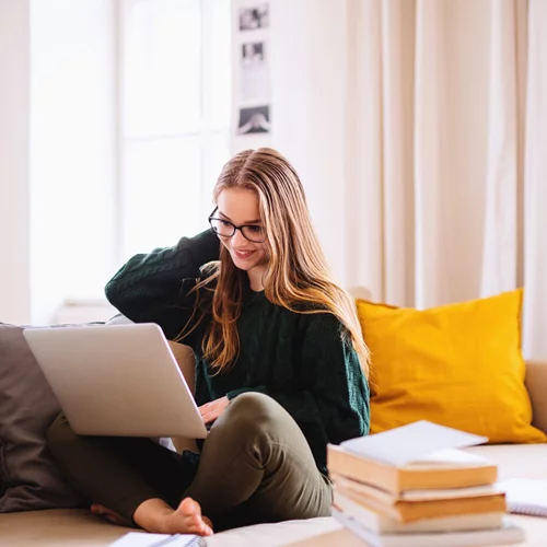 Η Εύη Στάη είναι φοιτήτρια: Η εμπειρία της τηλε-εκπαίδευσης και το μάθημα ζωής που κρατάει