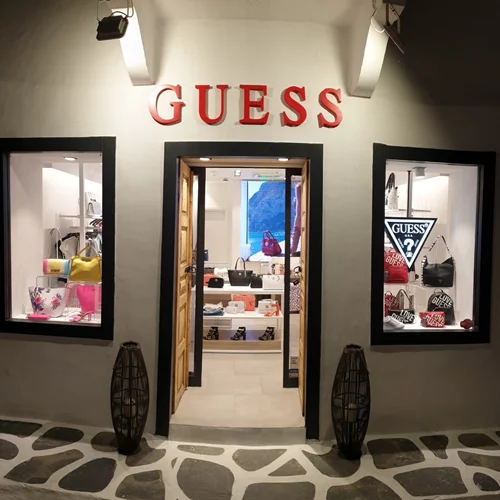 GUESS store Mykonos: Το αγαπημένο κατάστημα άνοιξε και υποδέχεται τη νέα σεζόν