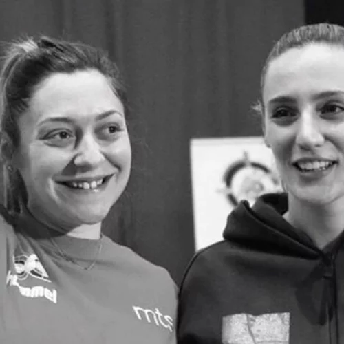 Πέθανε ξαφνικά στα 31 της η μεγάλη αντίπαλος της Αννας Κορακάκη μετά από επιπλοκές στη γέννα