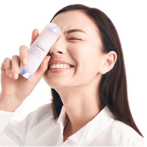 Serum: Γιατί μέσα σε όλα αυτά τα προϊόντα, είναι τελικά αυτό που ξεχωρίζει;