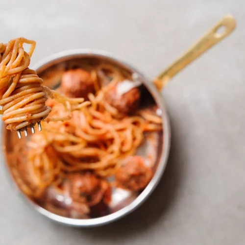 Υδατάνθρακες ή αλάτι: Ποιο προκαλεί μεγαλύτερη κατακράτηση υγρών στο σώμα μας;