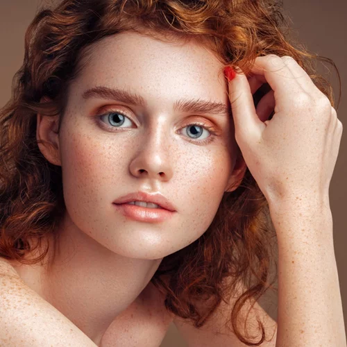 Ginger power: Οι τέλειες προτάσεις μακιγιάζ για κοκκινομάλλες