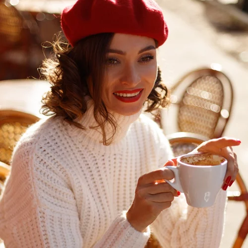 Γιατί οι παριζιάνες έχουν πάντα τόσο ωραία μαλλιά; H αναπάντεχη απάντηση σε ένα αιώνιο ερώτημα