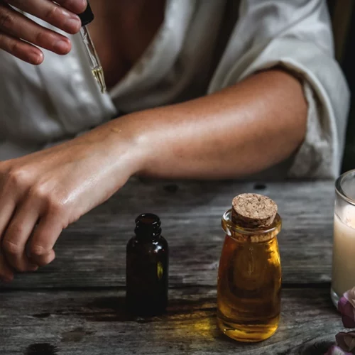 Λάδια ομορφιάς για πρόσωπο και σώμα: Τι προσφέρουν και πώς να τα χρησιμοποιήσεις