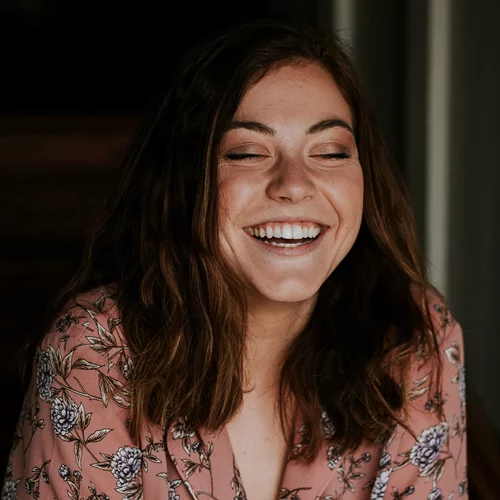 Πώς θα απαλλαγείς από τις λευκές κηλίδες στα δόντια