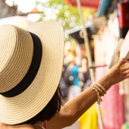 Ψάθινα καπέλα: 15 σχέδια που θα απογειώσουν τα καλοκαιρινά looks