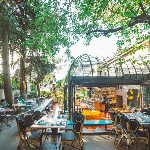 Μια πραγματική όαση στην Κηφισιά σε περιμένει αυτό το καλοκαίρι