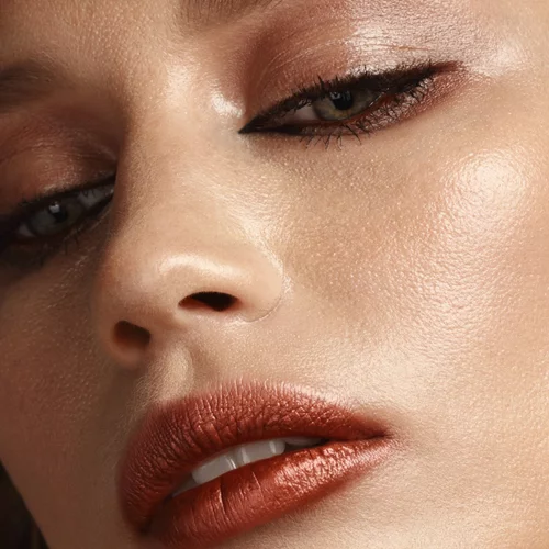 Dolphin skin: To νέο make-up trend πάει το glowy λουκ σε… άλλο επίπεδο