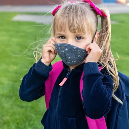 Αρκούν οι μάσκες για να ανοίξουν τα σχολεία; Οι προϋποθέσεις για το άνοιγμά τους από τον Ηλία Μόσιαλο