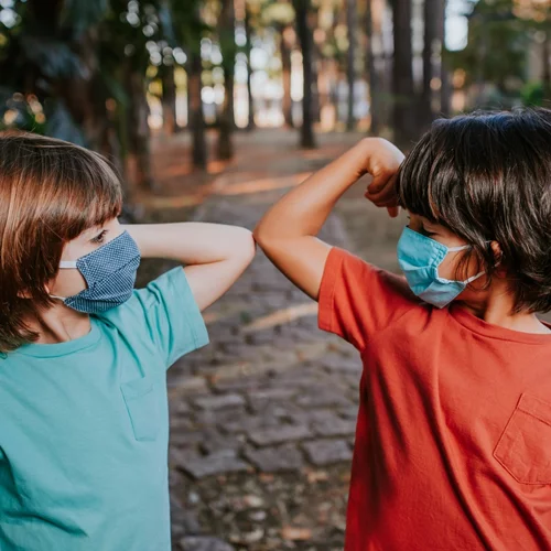 Παιδιά και COVID-19: Ποιες ηλικίες κινδυνεύουν περισσότερο;