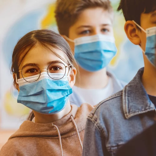 Μάσκα στο σχολείο: πώς να βοηθήσεις στην προσαρμογή του παιδιού