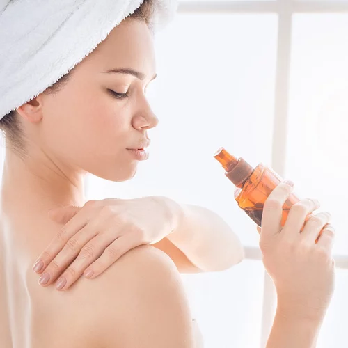 Τέσσερα από τα καλύτερα ενυδατικά λάδια σώματος