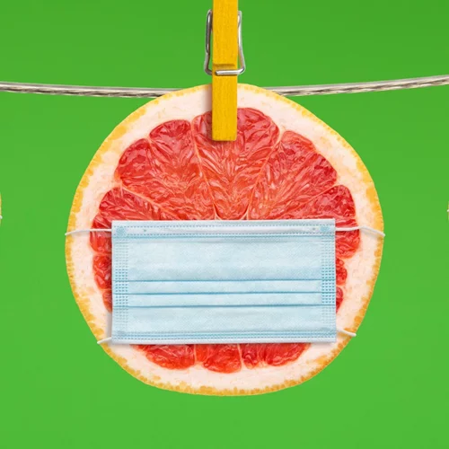 Πώς ενισχύει η βιταμίνη C το ανοσοποιητικό; Μπορεί να μας προστατέψει από την COVID-19;