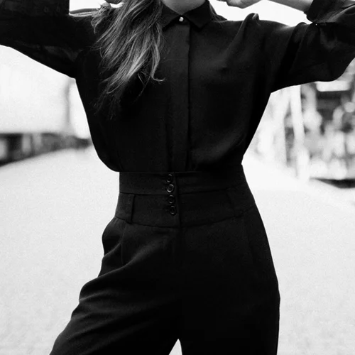 5 stylish τρόποι για να απογειώσεις το κλασσικό μαύρο παντελόνι