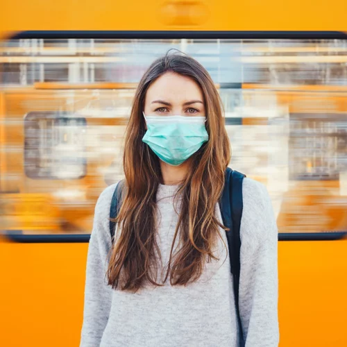 Μπορεί η μάσκα να προκαλέσει προβλήματα στο αναπνευστικό; Νέα έρευνα απαντά