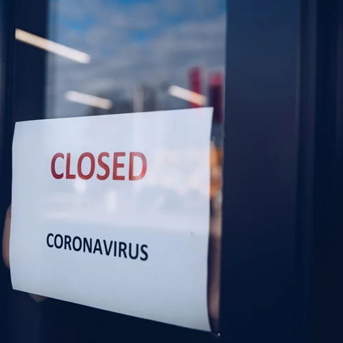 Από απόψε τα νέα μέτρα για τον κορονοϊό σε εφαρμογή - Αύριο η ανακοίνωση για το αν θα κλείσουν τα σχολεία