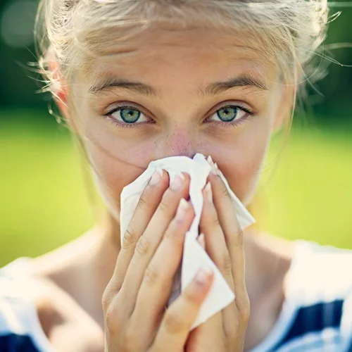 Αλλεργική ρινίτιδα, αλλεργίες σε τροφές, αλλεργίες σε φάρμακα: Πότε δεν μπορείς να κάνεις το εμβόλιο της Pfizer για τον κορονοϊό