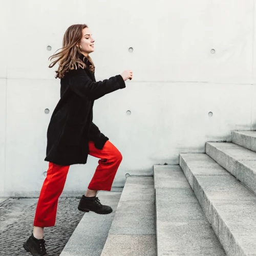 Έρευνα: Μπορεί η ταχύτητα ανάβασης μιας σκάλας να αποκαλύψει την υγεία της καρδιάς;