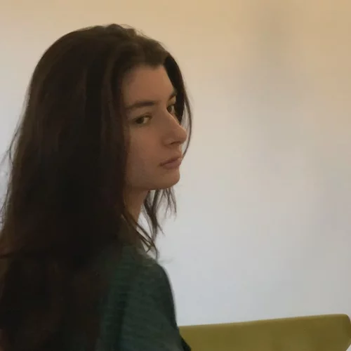 Tι είναι ομορφιά; Το κορίτσι πίσω από το hashtag #thegreekgirl δίνει τη δική της εκδοχή