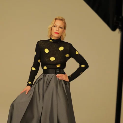 Backstage με τη Βίκυ Καγιά: Τα μυστικά του beauty look της στο εξώφυλλο της Madame Figaro